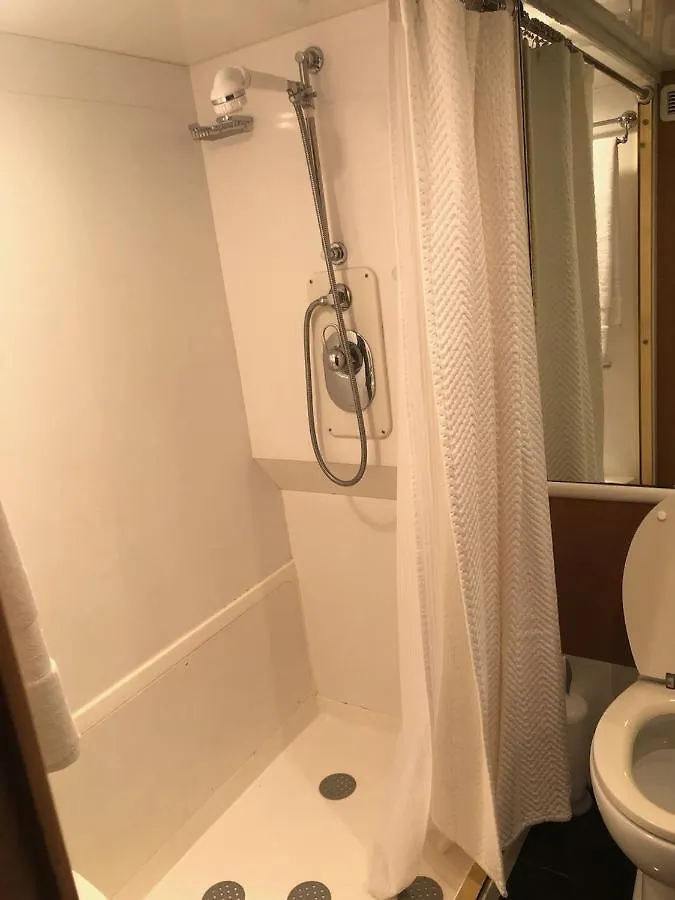 Botel Luxury Afloat Yacht Paradise 3 Bedrooms 3Bath 5 Beds With Full Marina View Los Angeles