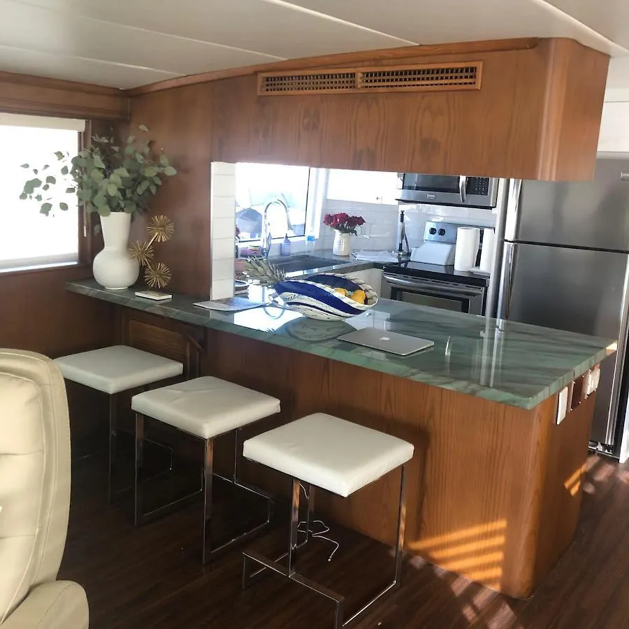 Botel Luxury Afloat Yacht Paradise 3 Bedrooms 3Bath 5 Beds With Full Marina View Los Angeles