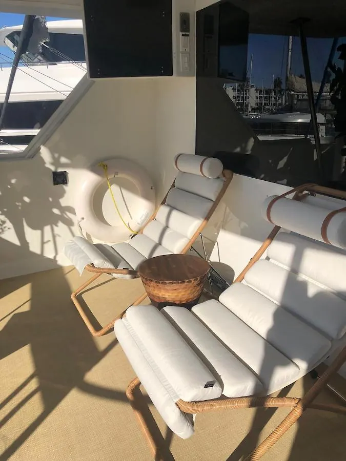 Luxury Afloat Yacht Paradise 3 Bedrooms 3Bath 5 Beds With Full Marina View Los Angeles
